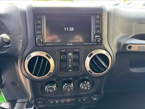 Used 2016 Jeep Wrangler Unlimited Sahara AWD/4WD image 11