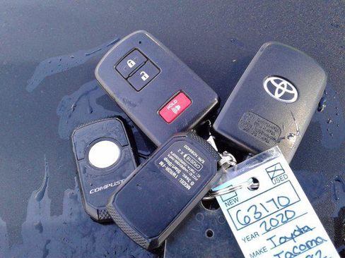 Certified 2020 Toyota Tacoma TRD Off-Road image 22