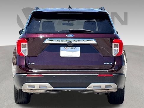 Used 2023 Ford Explorer XLT w/ Equipment Group 202A AWD/4WD image 21