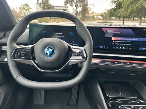 Used 2024 BMW i5 eDrive40i w/ Premium Package image 18