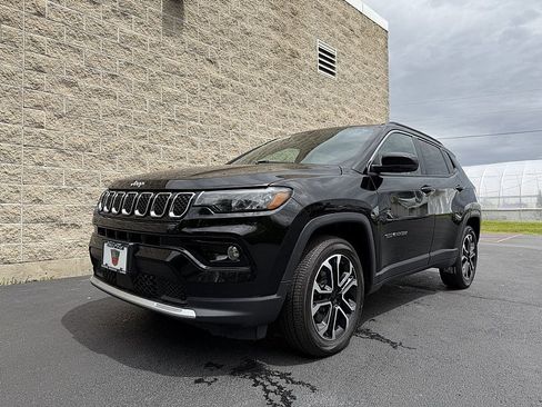Used 2024 Jeep Compass Limited w/ Sun and Sound Group AWD/4WD image 4