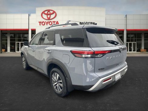 Used 2024 Nissan Pathfinder SL image 6