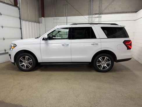Certified 2024 Ford Expedition Limited image 5