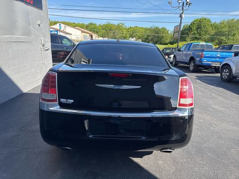 Used 2014 Chrysler 300 AWD image 7