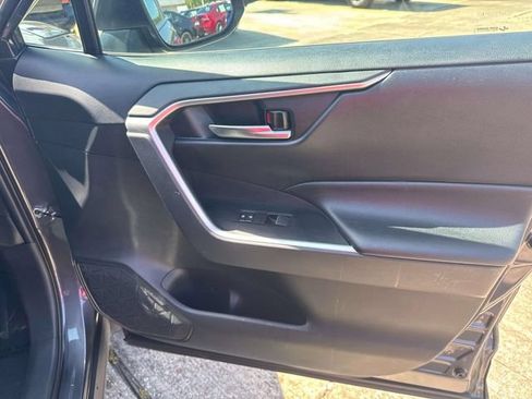 Used 2019 Toyota RAV4 XLE Premium FWD image 18