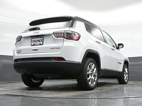 Used 2025 Jeep Compass Limited AWD/4WD image 39