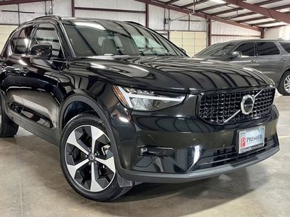 Used 2025 Volvo XC40 B5 Plus