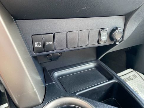 Used 2015 Toyota RAV4 XLE image 20