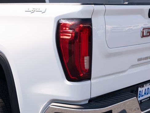 Used 2025 GMC Sierra 1500 SLT AWD/4WD image 27