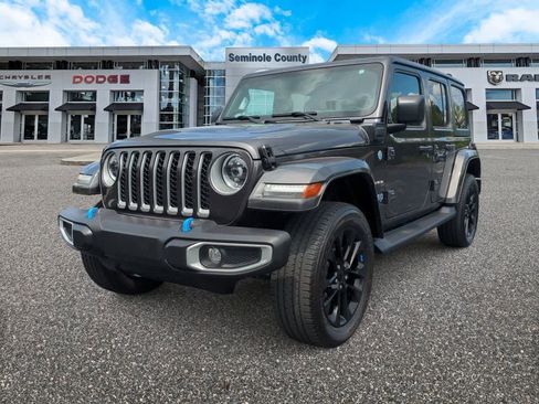 Used 2023 Jeep Wrangler Unlimited Sahara w/ Cold Weather Group AWD/4WD image 4