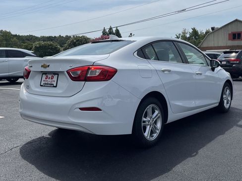 Used 2018 Chevrolet Cruze LT FWD image 2