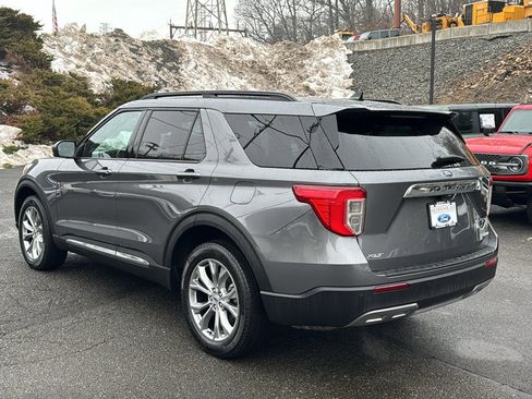 Used 2022 Ford Explorer XLT w/ Equipment Group 202A image 7