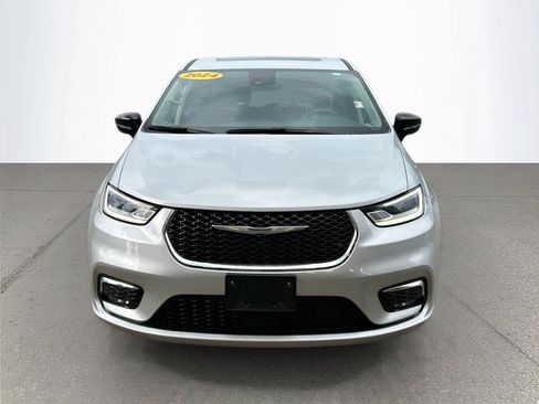 Used 2024 Chrysler Pacifica Limited FWD image 9