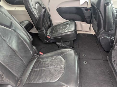 Used 2020 Chrysler Pacifica Touring-L w/ Tire & Wheel Group FWD image 26