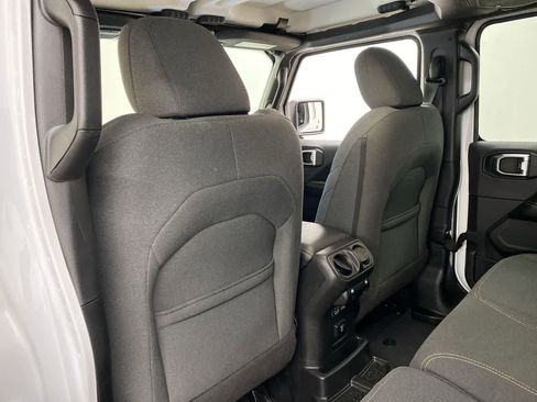 Used 2024 Jeep Wrangler Sahara image 15