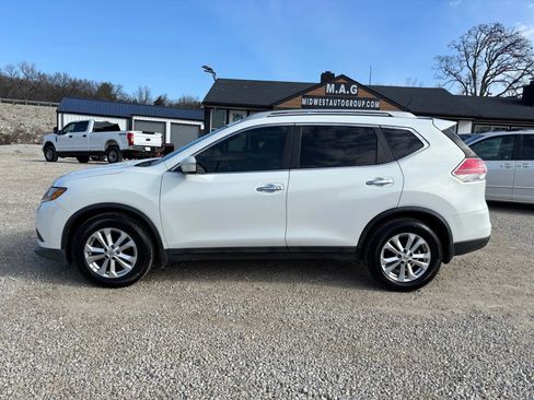 Used 2014 Nissan Rogue SV image 2
