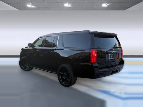 Used 2017 Chevrolet Suburban LT image 3