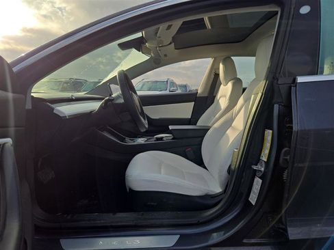 Used 2018 Tesla Model 3 Long Range image 7