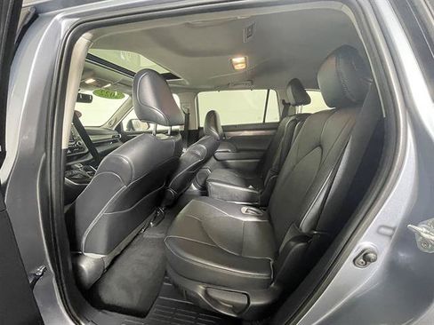 Used 2022 Toyota Highlander Limited AWD/4WD image 11
