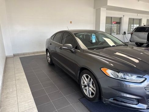 Used 2015 Ford Fusion SE FWD image 4