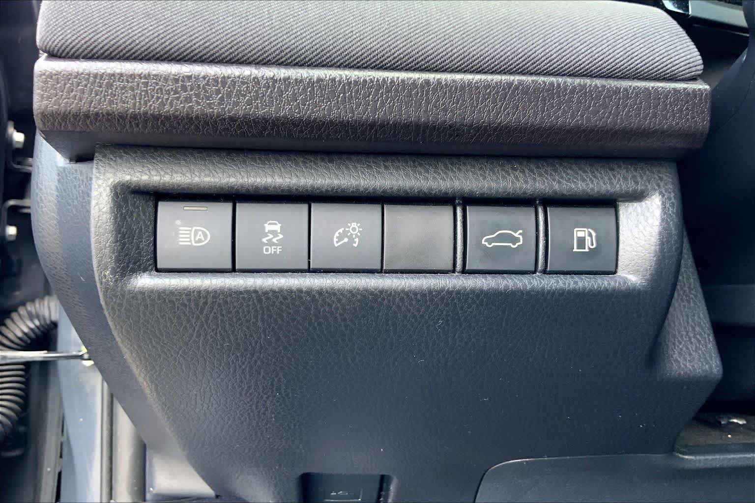 Used 2025 Toyota Camry LE FWD image 33