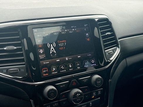 Used 2019 Jeep Grand Cherokee Altitude image 14