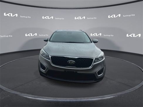 Used 2018 Kia Sorento LX image 4