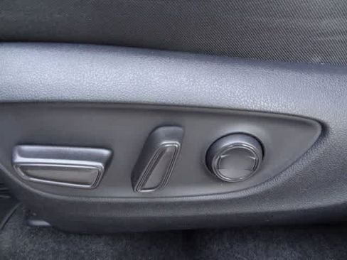 Used 2024 Toyota RAV4 XLE AWD/4WD image 7