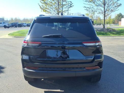 Certified 2025 Jeep Grand Cherokee Limited w/ Black Appearance Package AWD/4WD image 5