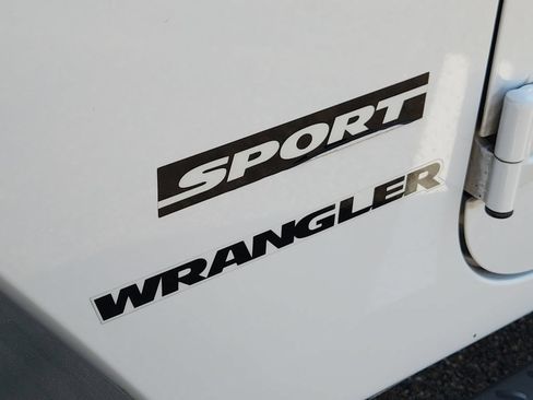 Used 2013 Jeep Wrangler Sport AWD/4WD image 13