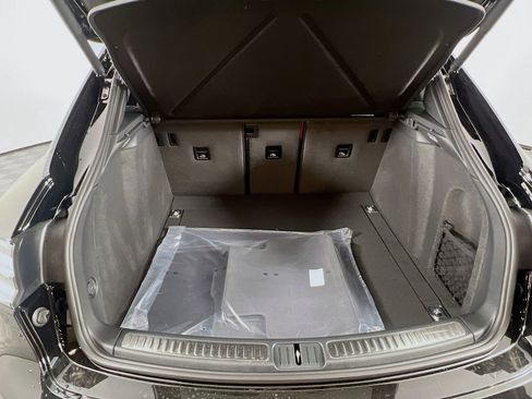 New 2026 Porsche Macan S image 28