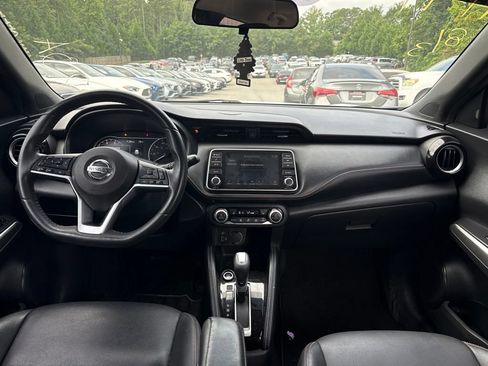 Used 2019 Nissan Kicks SR w/ SR Premium Package FWD image 8