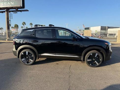 New 2026 Nissan Kicks SR image 7