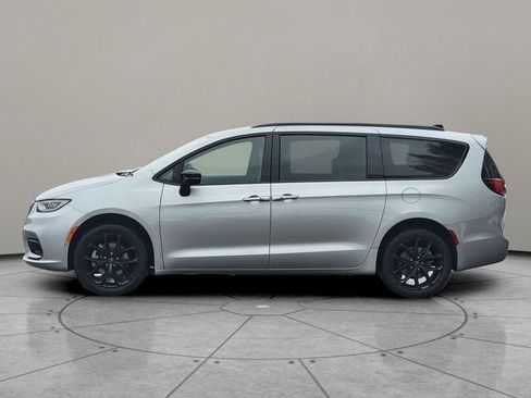 New 2026 Chrysler Pacifica Select w/ S Appearance Package AWD/4WD image 9