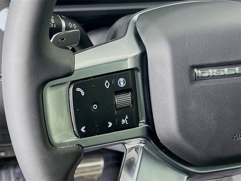 Used 2025 Land Rover Discovery Dynamic SE image 10