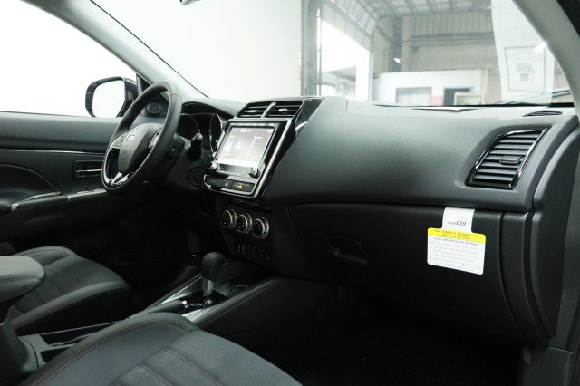 New 2027 Mitsubishi Outlander Sport SE FWD image 16