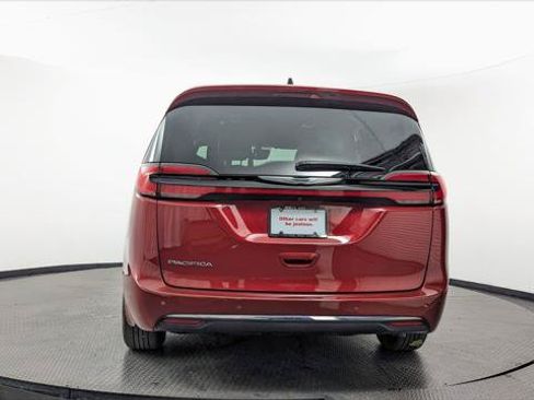 Used 2025 Chrysler Pacifica Select FWD image 7