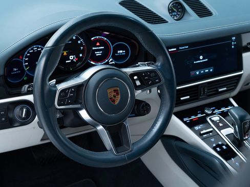 Used 2022 Porsche Cayenne E-Hybrid image 21