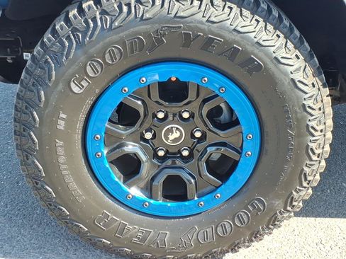 Certified 2023 Ford Bronco Badlands w/ Sasquatch Package AWD/4WD image 9