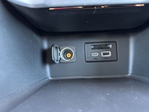 Used 2023 GMC Acadia SLT image 38