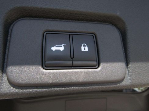 Used 2025 Nissan Rogue Platinum w/ Platinum Premium Package AWD/4WD image 14