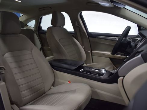 Used 2020 Ford Fusion SE image 19