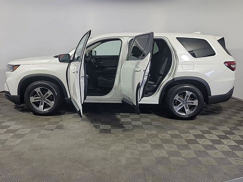 Certified 2025 Honda Pilot EX-L image 16