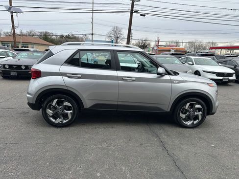 Used 2023 Hyundai Venue SEL w/ Cargo Package image 8