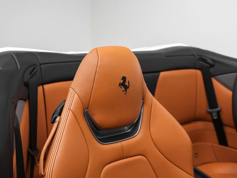 Certified 2019 Ferrari Portofino RWD image 24