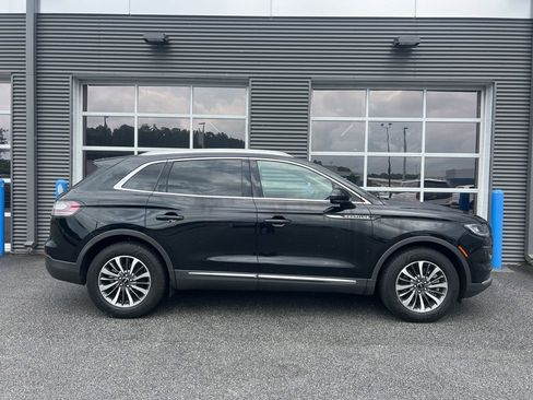 Used 2022 Lincoln Nautilus FWD w/ Premium Package image 4