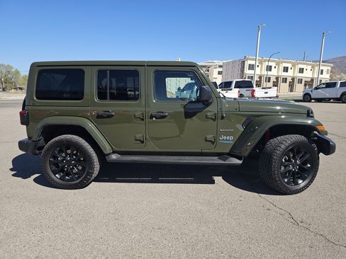 Used 2022 Jeep Wrangler Unlimited Sahara w/ Cold Weather Group AWD/4WD image 26