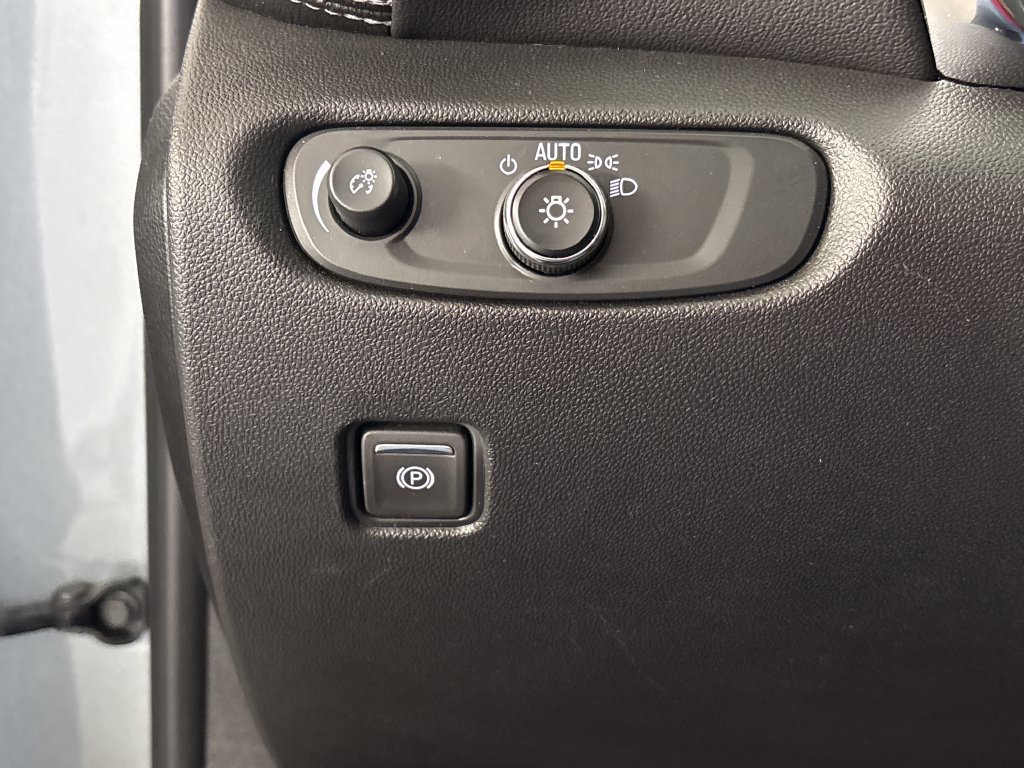 Used 2025 Chevrolet Blazer LT FWD image 40