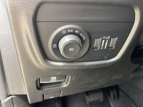 Used 2022 Jeep Grand Cherokee L Limited RWD image 15