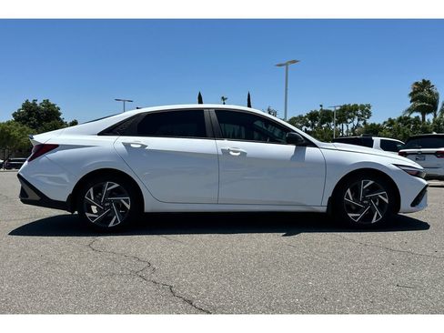 Used 2025 Hyundai Elantra Sport FWD image 3